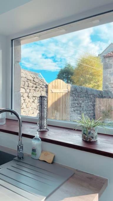 Superbe Appartement Avec Jacuzzi Et Jardin Prive Marlhes Exterior photo