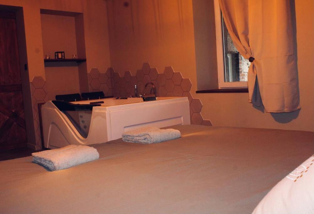 Superbe Appartement Avec Jacuzzi Et Jardin Prive Marlhes Exterior photo