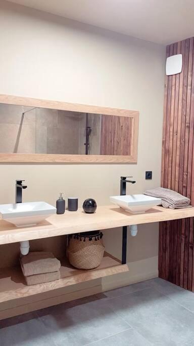Superbe Appartement Avec Jacuzzi Et Jardin Prive Marlhes Exterior photo